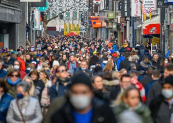 COLOGNE, GERMANY - FEBRUARY 19: People walk on a pedestrian shopping street in the city center during the Omicron wave of the novel coronavirus variant on February 19, 2022 in Cologne, Germany. Omicron infections have peaked in Germany, and given the relatively low rate of Covid hospitalizations both federal and state authorities have begun phasing out many coronavirus-related restrictions. As of today, people in the state of North Rhine-Westphalia no longer need to show proof of vaccination in order to enter non-essential stores, though wearing a protective face mask is still required. (Photo by Sascha Schuermann/Getty Images)
